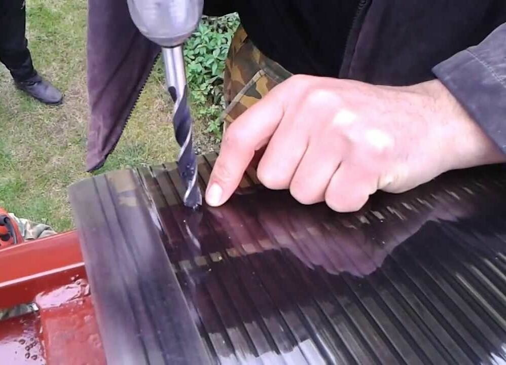 How to attach polycarbonate to a greenhouse